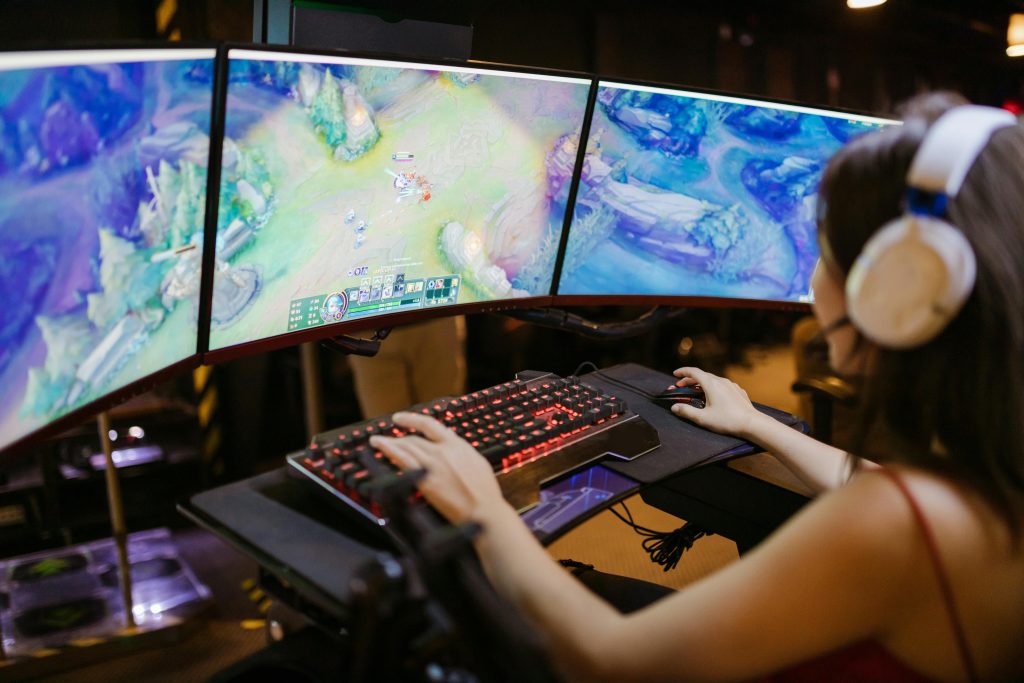 The Ultimate List of Cross-Platform Games to Play With Friends Anywhere